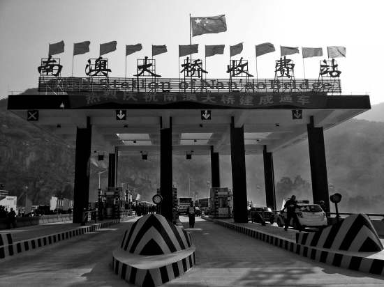 汕头南澳大桥明天起收费小轿车双程收费96元