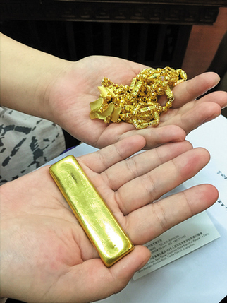 金价或还跌 市民观望金生金 存黄金和存钱哪个