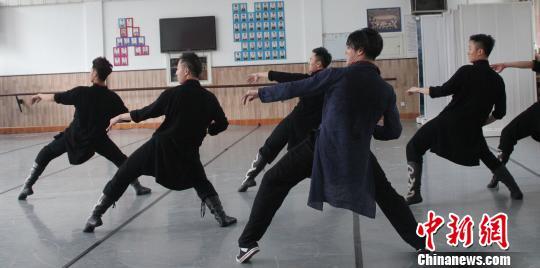 舞蹈家刘福洋谈颜值:找到了可以"玩帅"的方式