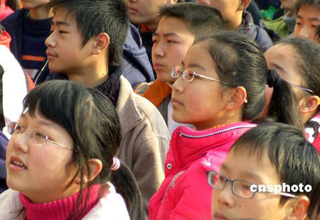 中国青少年近视发病率高达50%到60%