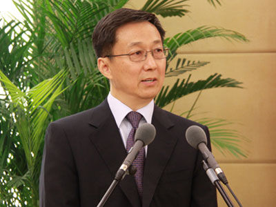 杨雄任上海代市长 称珍惜为人民服务机会|十八