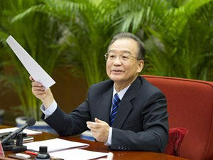 女主持故意不穿内裤被塞尔维亚总理偷窥