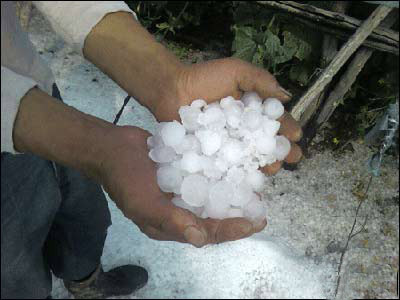 黑龙江七台河遭特大冰雹袭击
