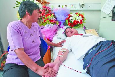 阿联酋患者喜得河南火种 中国人首次与非华裔