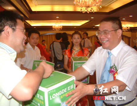 【首发】中国人寿捐赠5000万元设立国寿慈善基金会_新闻中心_新浪网