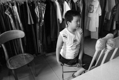 截肢少年暑假想卖报买车 11岁的他喜欢运动,有