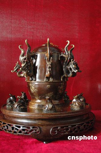 图:张衡家乡复原出候风地动仪