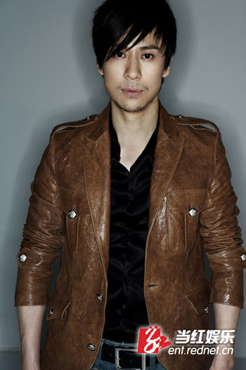 【首发】解小东新歌网络版MV 跨界请胡戈指导