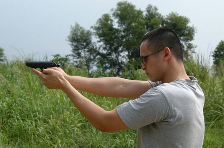 调查中,正是死者丈夫在与柳建忠的谈话中,显露出的紧张眼神,让柳建忠