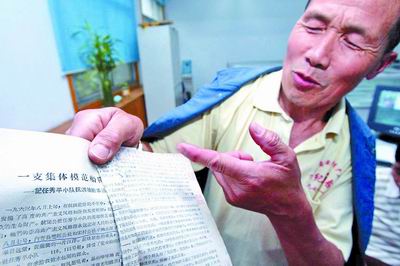 这一摁,三百多人得救了 洪水袭来,眼看就要船翻