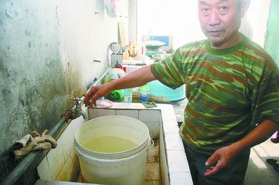 花钱想买自来水谁知买的是污水 自来水公司检