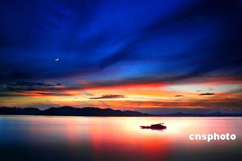 美图:广西万尾金滩晚霞