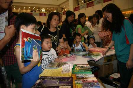 6.6号香港飞往成都的飞机 国泰航空CX0841 帮