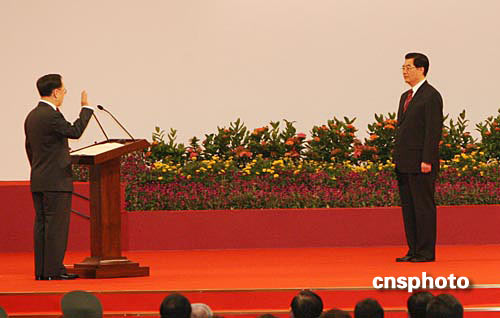 香港特别行政区第三任行政长官曾荫权宣誓就任