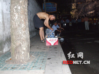 组图:红网记者目击衡阳火灾救援现场