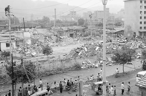 辽宁本溪一歌厅爆炸25人死亡30多人受伤多辆