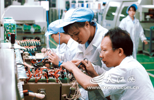 我是江西人在安徽读大学,户口迁过来了,想考教