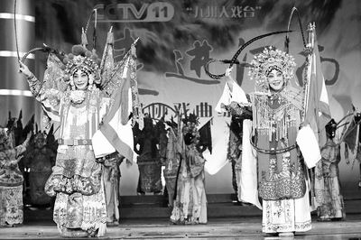 京剧大师梅葆玖与豫剧名旦马金凤 同台演绎穆