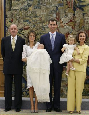 西班牙王室为索菲娅公主举行洗礼仪式