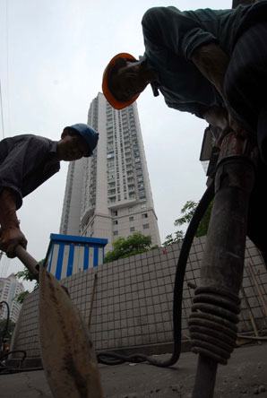 太阳下洗热水澡啥感觉 问问自来水维修工吧