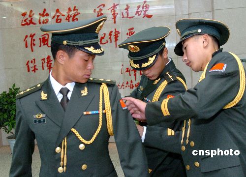 图:江苏淮安武警着新装