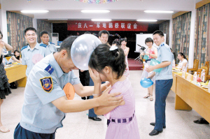 <em>天堂女孩</em>爱军人_新闻中心_新浪网