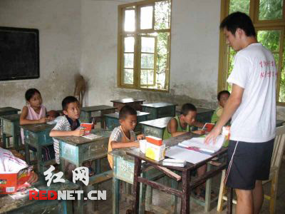 吉首大学三下乡支教团招生成绩喜人(图)