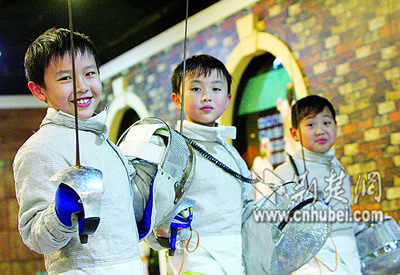 去年还获得了全国击剑俱乐部邀请赛儿童组的冠