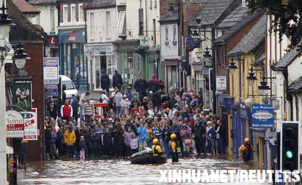 英国遭受六十年来最严重洪灾 两条大河有可能
