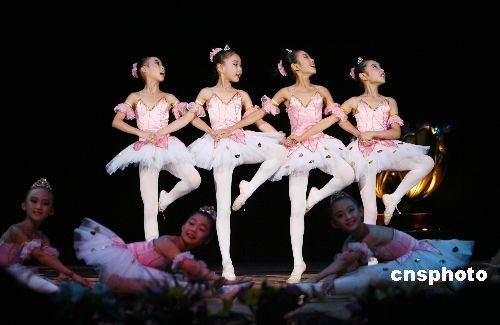 图:庆回归两岸少儿舞蹈大联欢在港举行