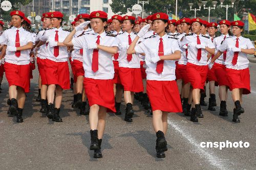 组图:江苏连云港千人军事汇演庆八一(2)