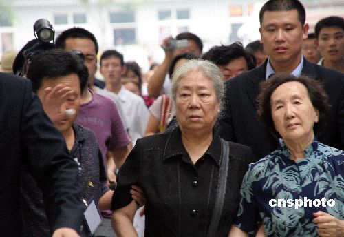 组图:文兴宇追悼会举行