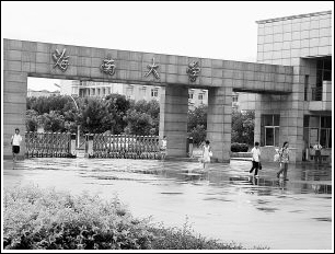 高考落榜有奇招 摇身一变进大学(图)