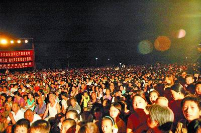 县城有大戏乡镇有演出村里有电影 宜阳县老百