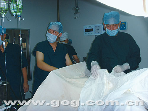 ��ͼ�ġ�Ů��ѧ����ԲŮ����