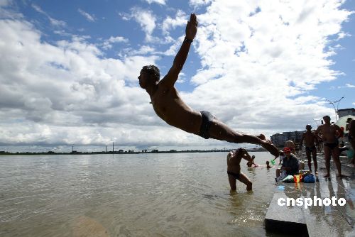 图:大雨过后 辽宁丹东出现美丽云景