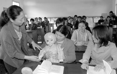 大中专毕业生不妨试水当保姆