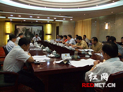 省政协主席胡彪,省政协副主席文选德,孙载夫,石玉珍,李贻衡,卢光琇,章