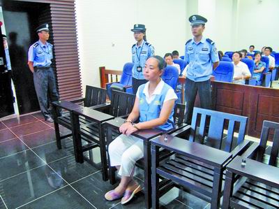 魏娟便带蔡敏敏到医院做毁容的