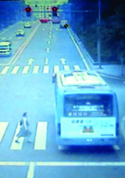 �ֳ�������Υ���Ƭ��8�������˿���ð�亹(ͼ)