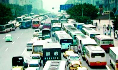 �ֳ�������Υ���Ƭ��8�������˿���ð�亹(ͼ)