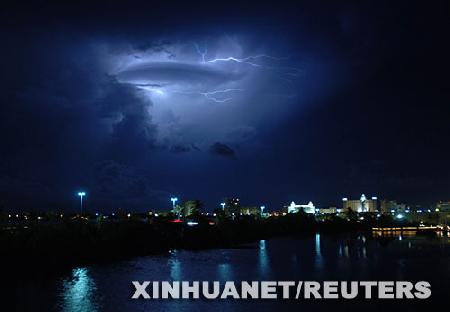 ī����������ް��ݽ�쫷羯�伶���ϵ�����ɫ