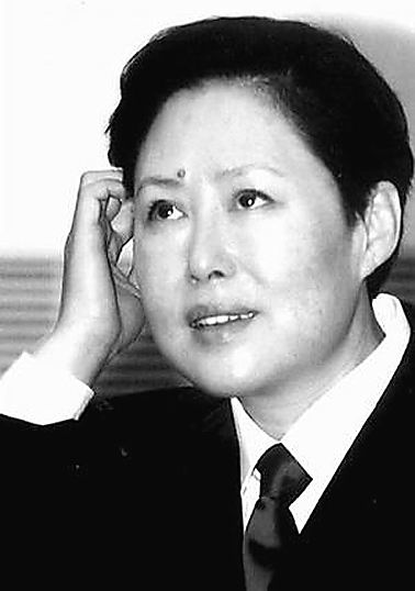 ˹�ٸ��޺͡�û�г�Ϣ����Ů��