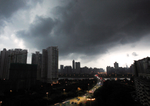 两次强雷雨 泼凉广州城