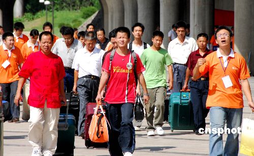 图:扬州大学6000多名本科新生报到