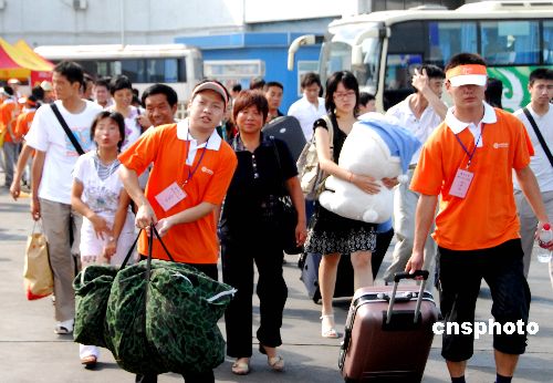 图:扬州大学6000多名本科新生报到