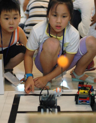 柳州开展青少年智能机器人竞技比赛