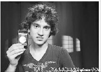 图文:少年黑客解码iphone换跑车