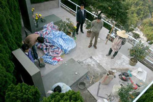 李嘉诚亡妻墓被毁案明年再审4凶中2人否认控