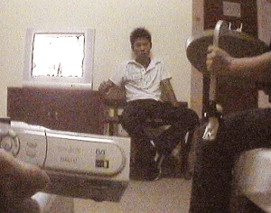 锅盖加指南针能收卫星电视?